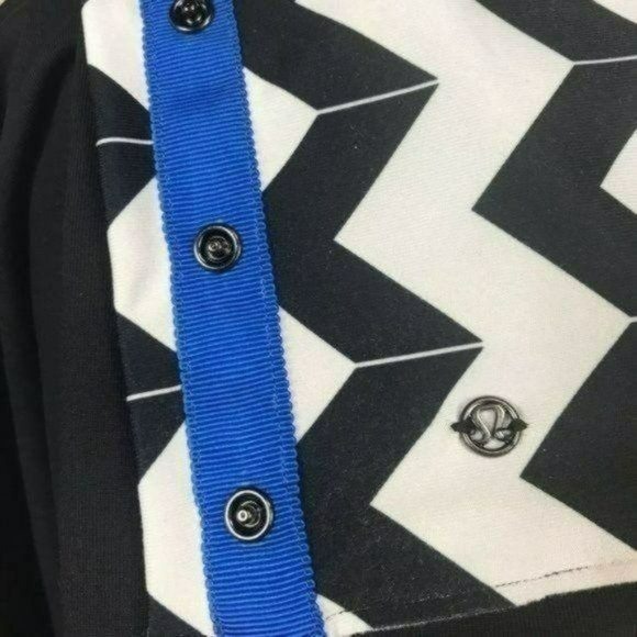 Lululemon Vinyasa Scarf Arrow Black and White Chevron, Brand New - Picture 5 of 10